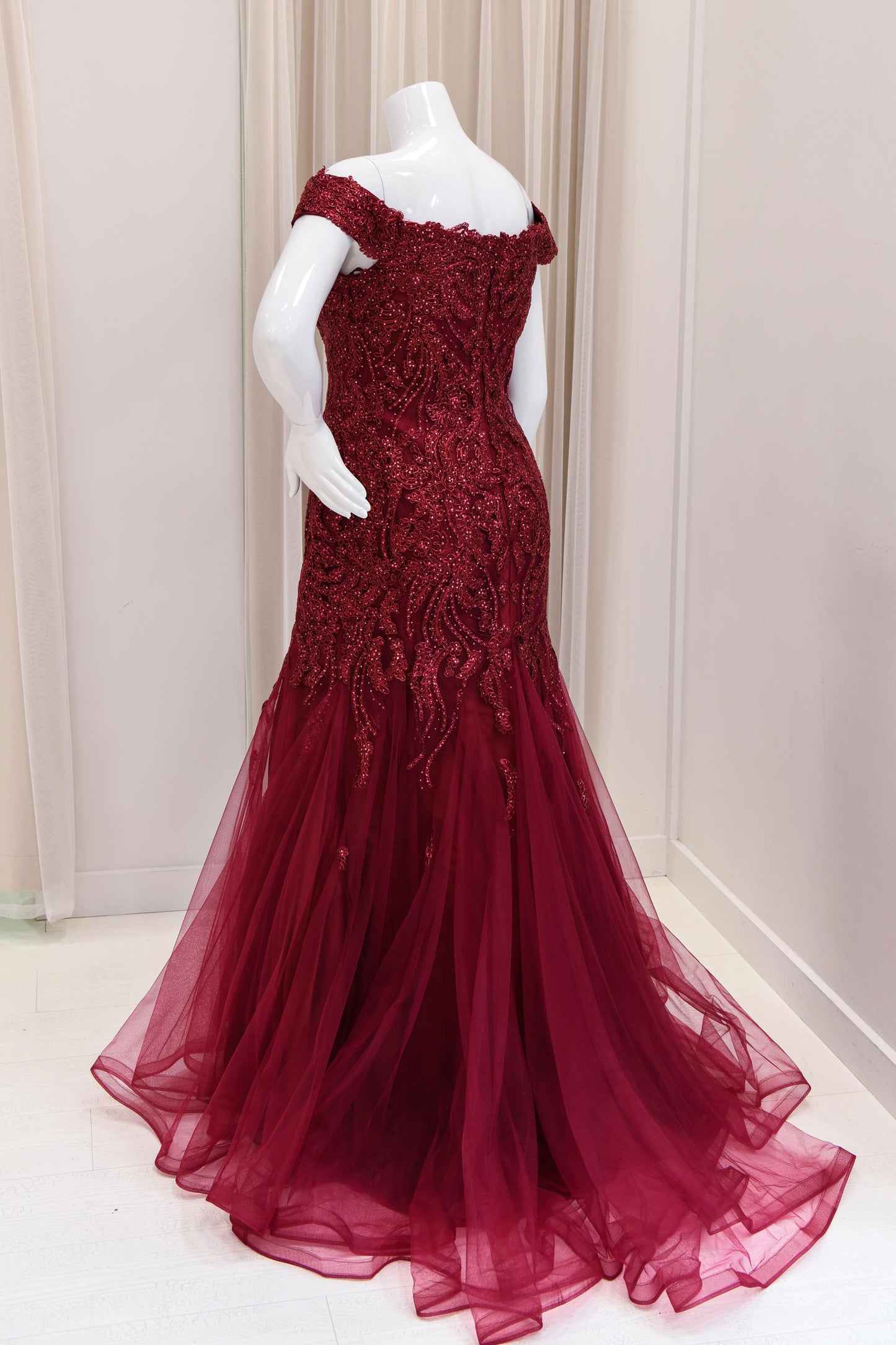 Allona Embroidered Mermaid Evening Gown in Burgundy